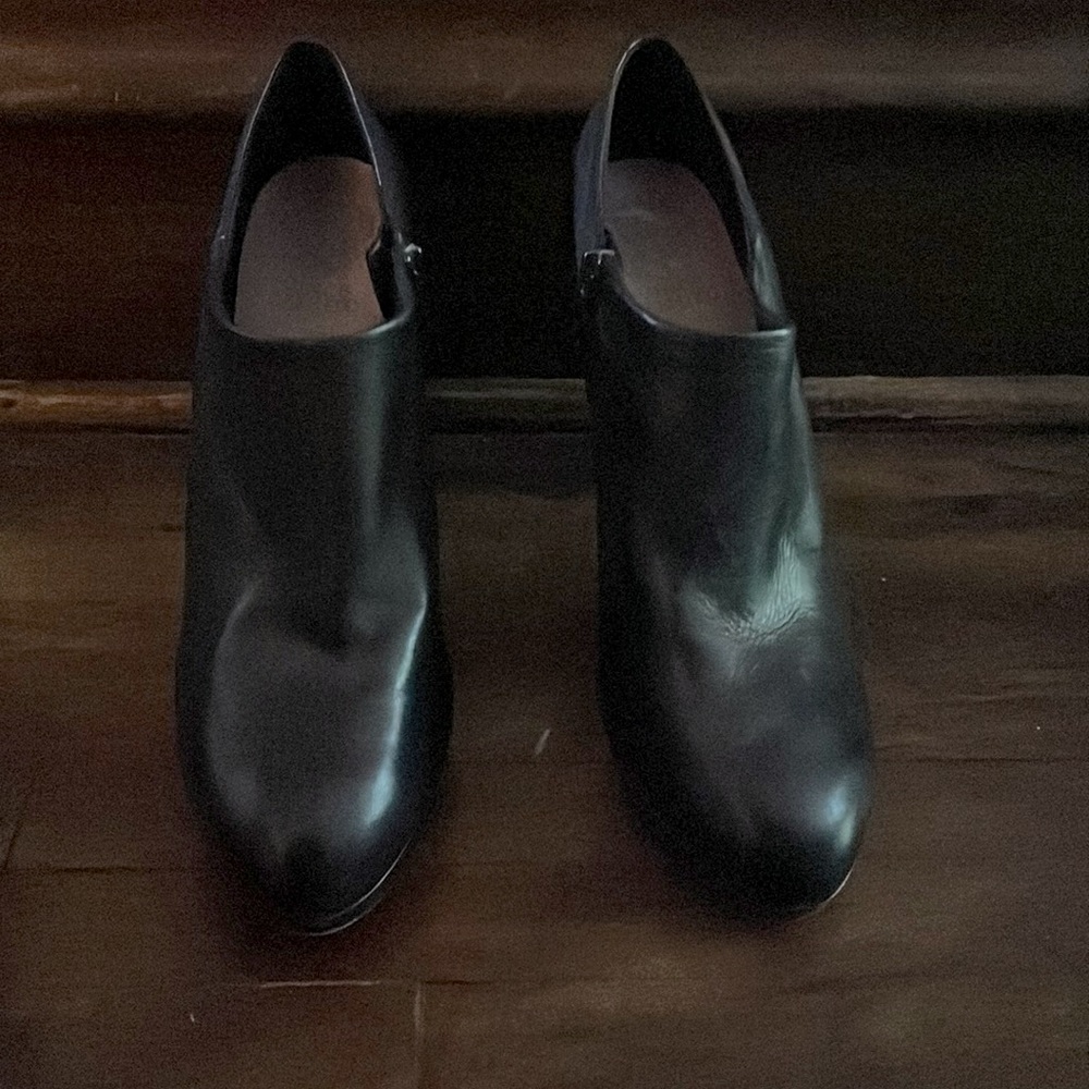 used vince camuto heels